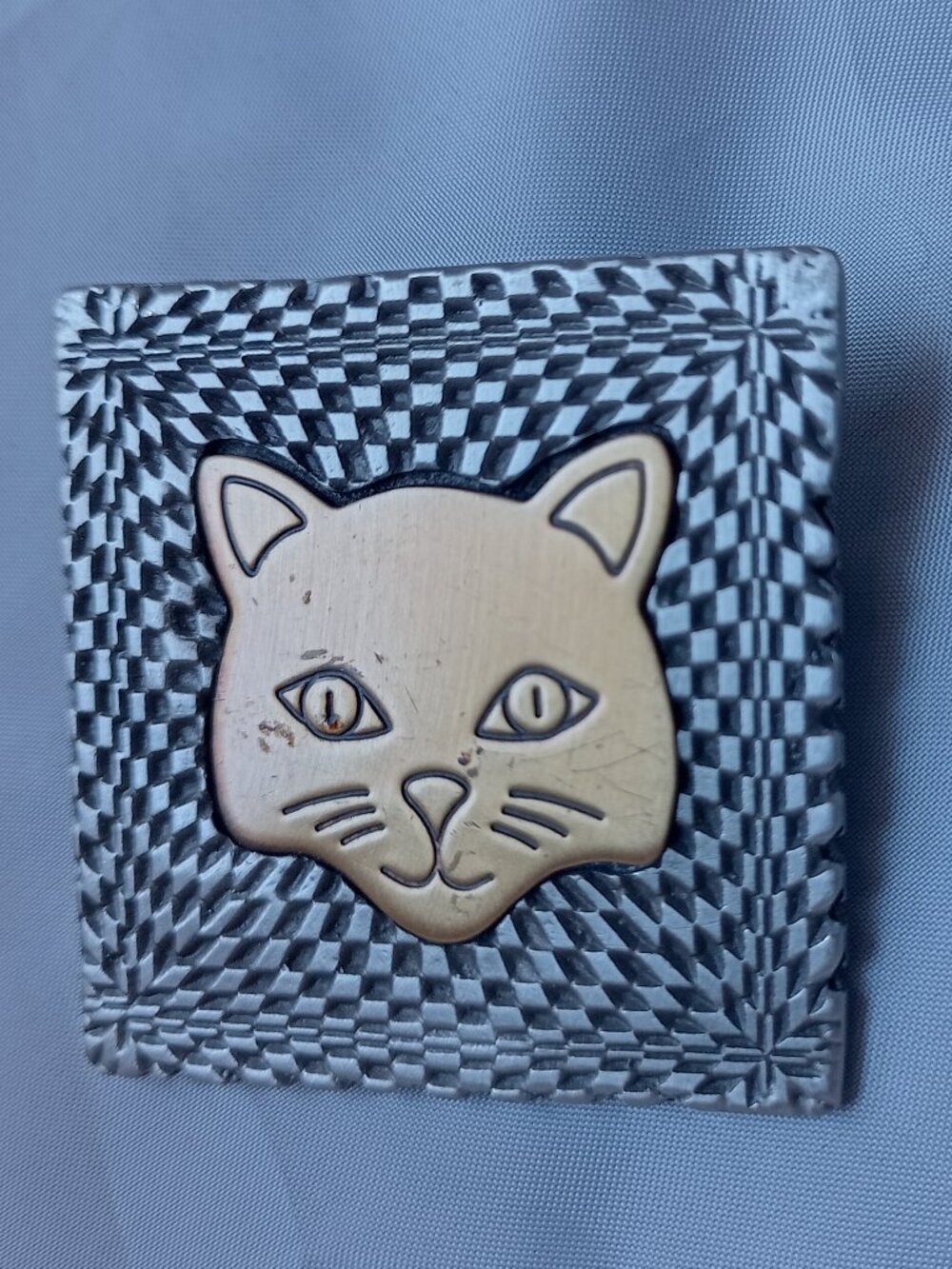 Two tone cat brooch